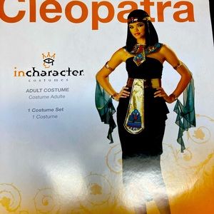 Halloween Cleopatra costume & black wig